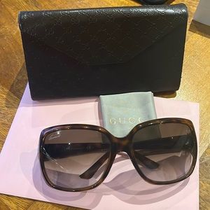 Selling an Oversized pair of Gucci Sunglasses!